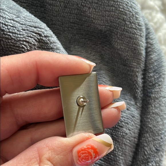 Nameless Cream and Green Party Favors pin - Picture 2 of 2